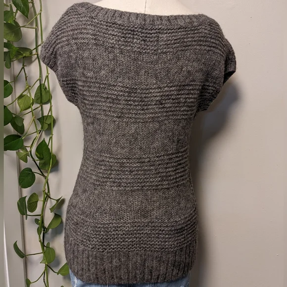 AE Women's Sweater Shirt - Picture 4 of 5